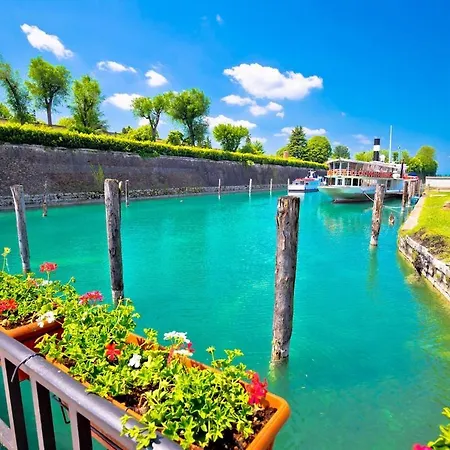 Downtown Peschiera, Easy With Wi-fi And Parking Appartement