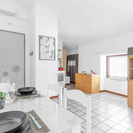 Downtown Peschiera, Easy With Wi-fi And Parking Appartement
