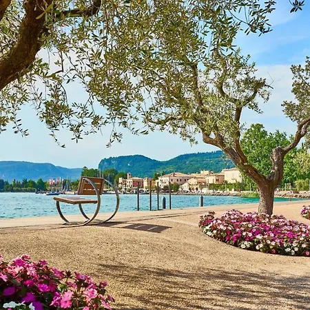 Downtown Peschiera, Easy With Wi-fi And Parking Appartement *