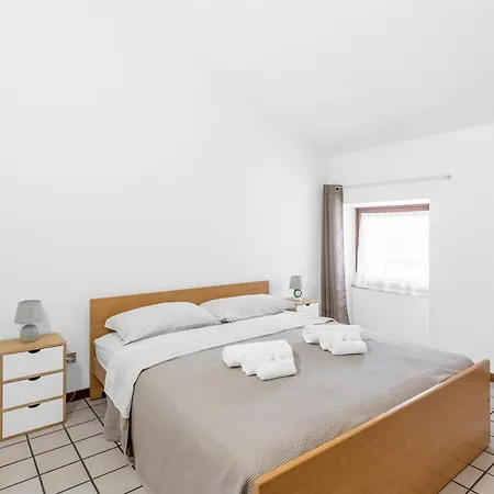 Apartament Downtown Peschiera, Easy With Wi-fi And Parking *