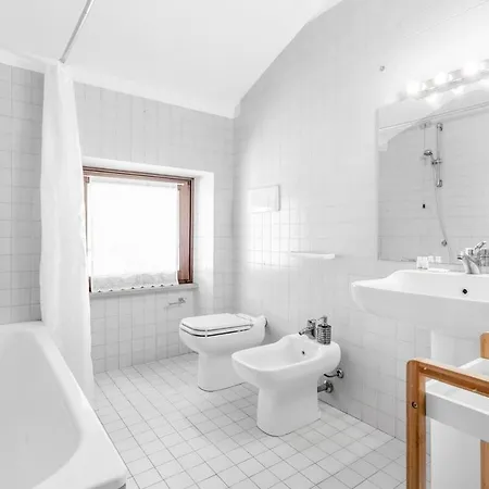 Apartament Downtown Peschiera, Easy With Wi-fi And Parking *