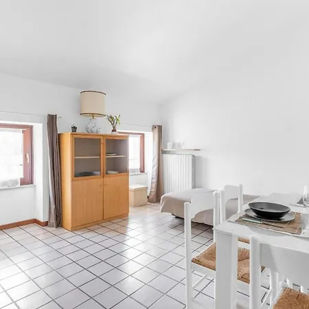 Downtown Peschiera, Easy With Wi-fi And Parking * Peschiera del Garda