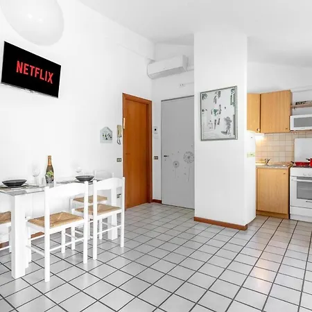 Downtown Peschiera, Easy With Wi-fi And Parking Apartament Peschiera del Garda