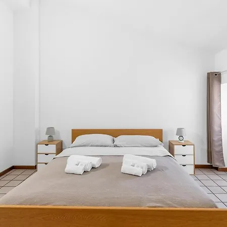 Downtown Peschiera, Easy With Wi-fi And Parking *